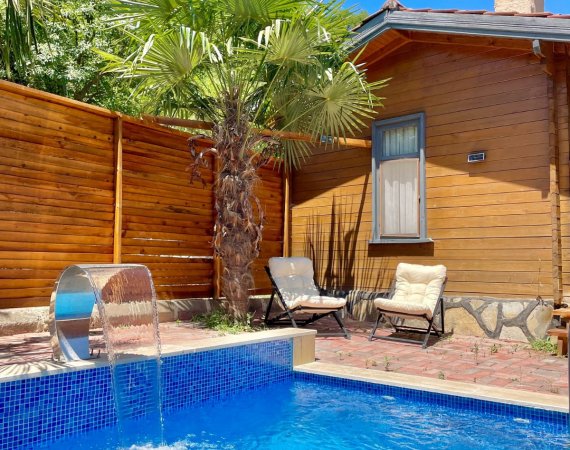 Isıtmalı Havuz ve Şömineye Sahip Bungalov 1